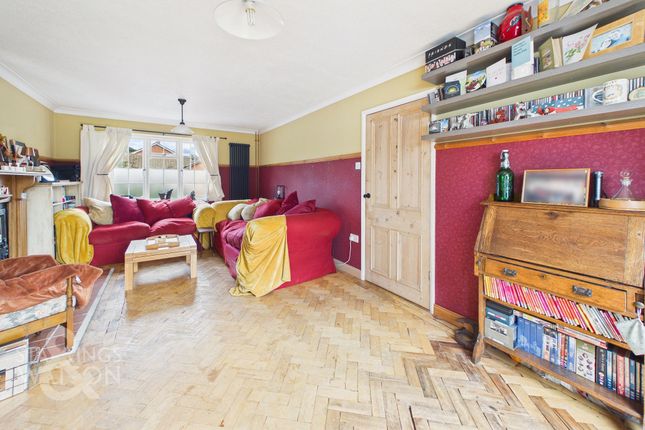 49 Long Meadow Walk, Lowestoft photo 2