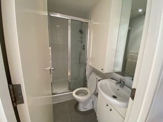 Flat to rent in High Street, Watford