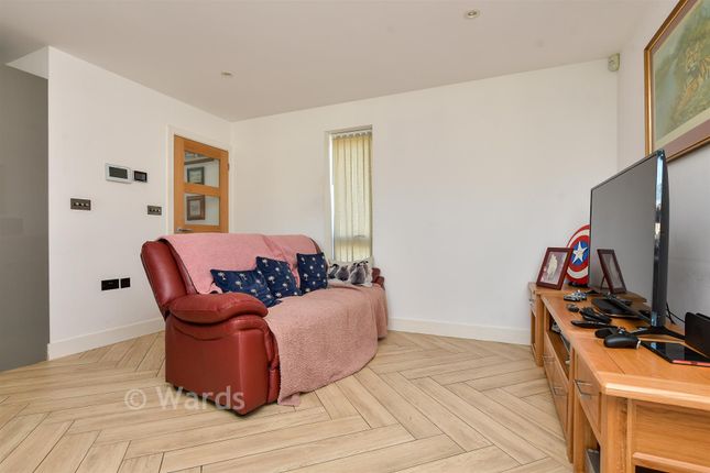 1, Turners Close, Margate photo 4