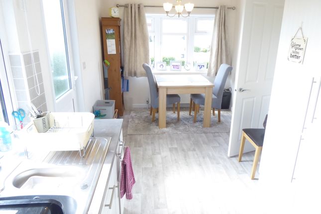 10, The Compasses, Alfold, Cranleigh photo 3