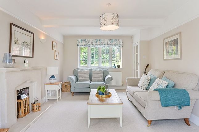 33, Beadles Lane, Oxted photo 2