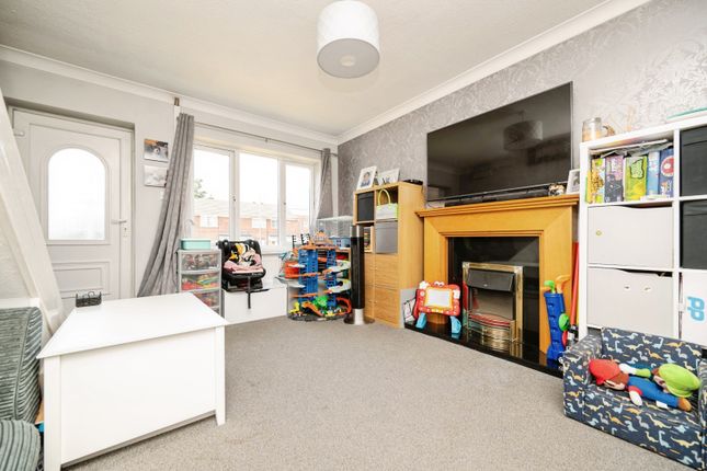 10, Perry Close, West Midlands photo 2
