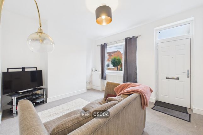 Manor Grove, Castleford photo 3