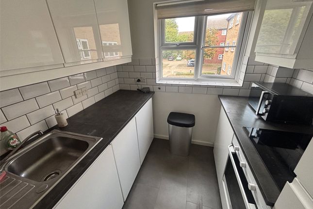 112, Parish Gate Drive, Sidcup photo 4