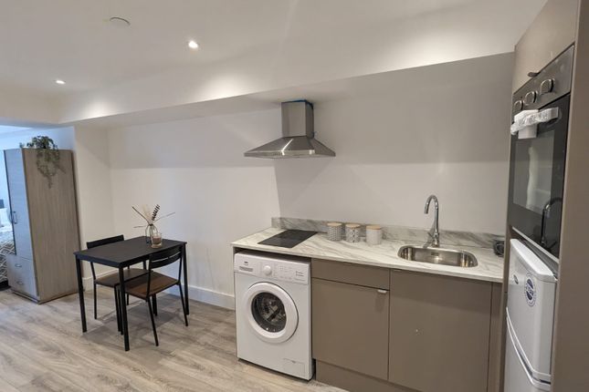 Studio to rent in Station Rd, Kings Langley