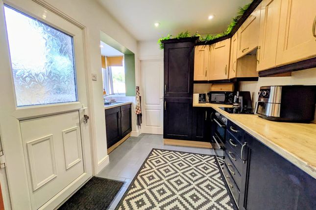 8, Thorntree Lane, Swadlincote photo 3