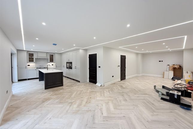 6, Mottram Wood, Stalybridge photo 2