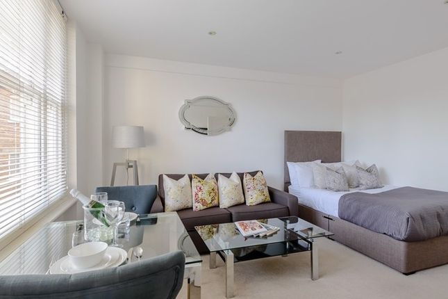 Studio flat on Flat 23, 39 Hill Street, Mayfair, £2,817/mo