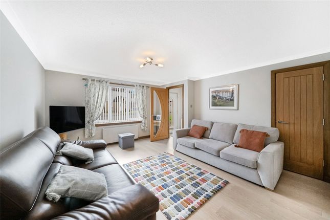 72, Flint Crescent, Stirling photo 4