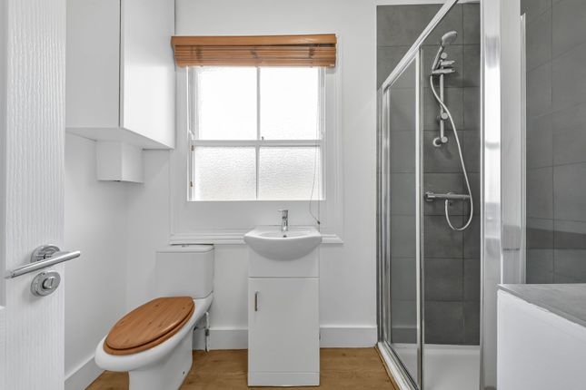 Victoria Mews, London photo 4