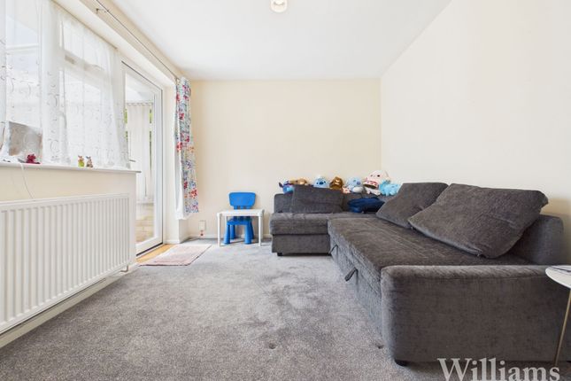 137 Bedgrove, Aylesbury photo 3