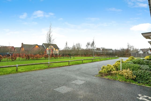 54, Wakelin Way, Lichfield photo 2
