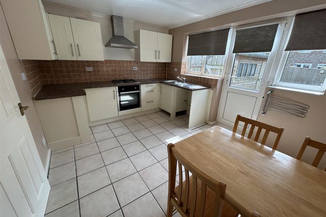 13, The Spinney, Newport photo 3