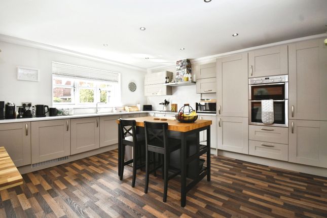 10, Farrier Close, Hull photo 3