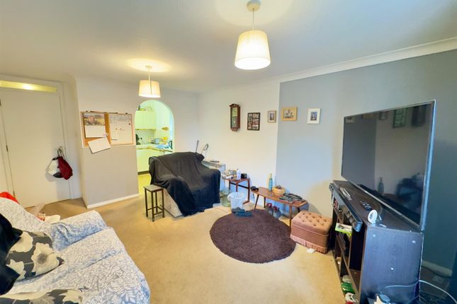 28, Swaledale Gardens, Fleet photo 4