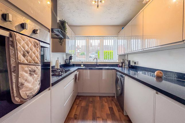 70, Ouzlewell Green, Wakefield photo 2