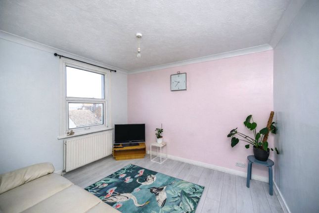 Top Floor Flats, 167, Queens Park Road, East Sussex photo 2
