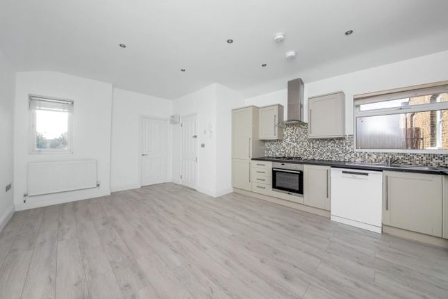 Flat for sale in Honor Oak Park, Forest Hill, London