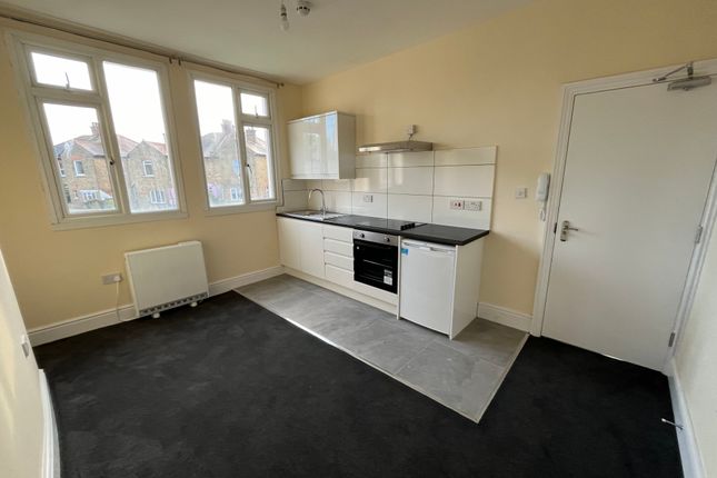 90 Room 6, West Road, Westcliff-on-Sea photo 3