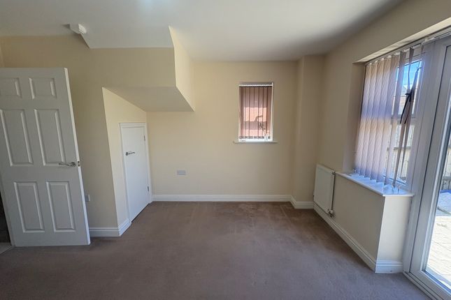 34, Holdenby Drive, Corby photo 4