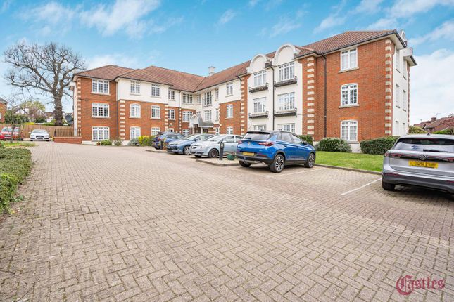 13 Everard Court, Crothall Close, London photo 4