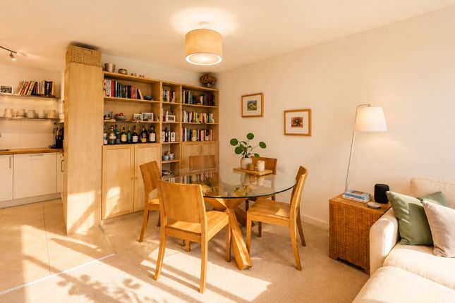 112, Wingate Square, London photo 3
