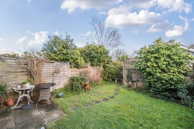 1, Victoria Way, Surrey photo 4