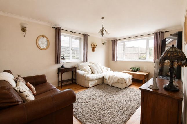 19, Gordano Gardens, Easton-In-Gordano photo 3