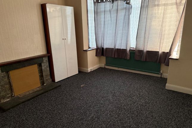 85 Keats Way, Greenford photo 3