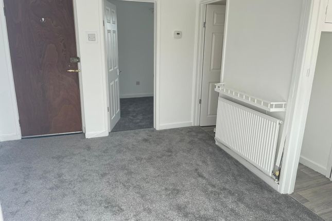 6B, Uppercliff Close, PENARTH photo 3