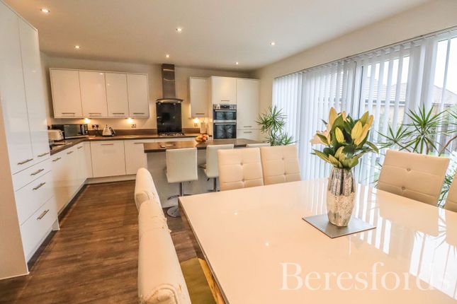 10, Dowsett Drive, Witham photo 2