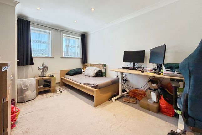 Flat 22, Dukes Court,, Queensmead, Hampshire photo 4