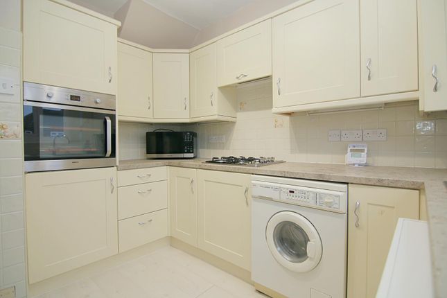 16, Netherfield Close, Leeds photo 2