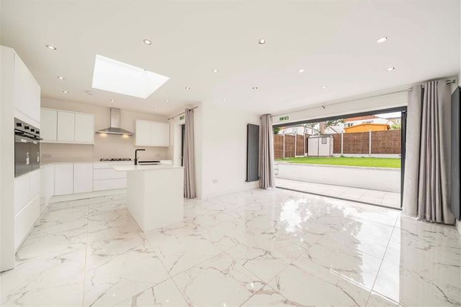 270, Burnt Ash Hill, London photo 2