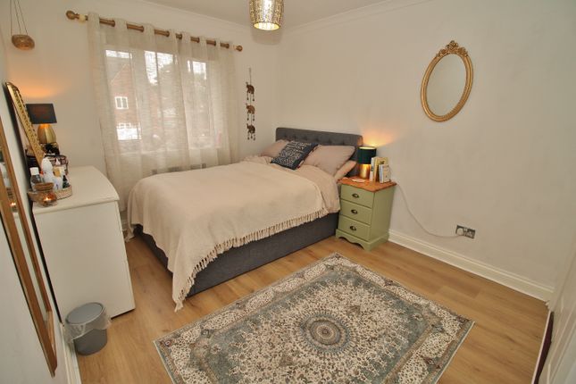 Flat 5 Empire Court, East Street, Havant photo 4