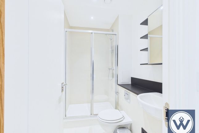 Kingfisher Heights, 2,Flat 157, Bramwell Way, London photo 4