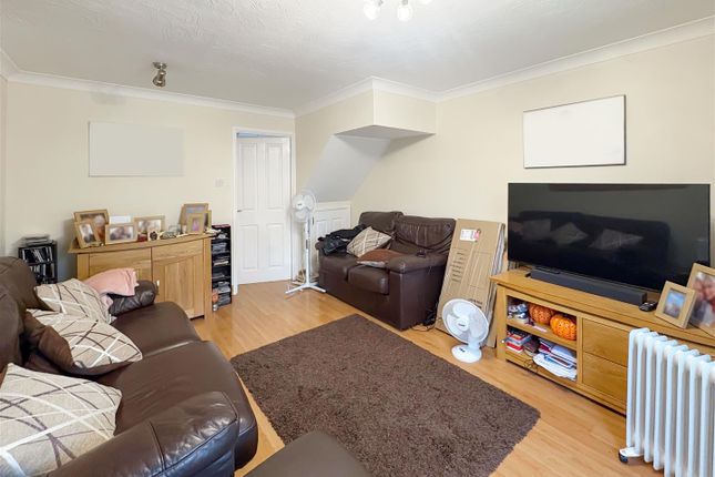 5, Wills Close, Arundel photo 4