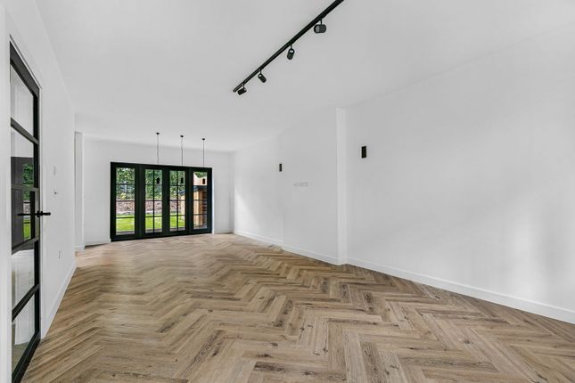 Plot 3, Effingham Mews, The Street, Leatherhead photo 3