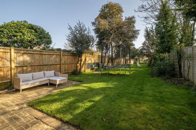 Lyndale, Portsmouth Road, Thames Ditton photo 2