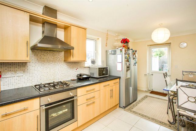 11, Heyes Drive, Hampshire photo 4