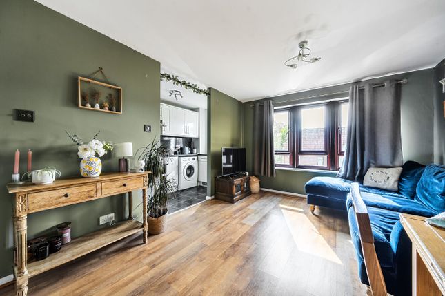 12 Rex Court,, Haslemere, Surrey photo 2