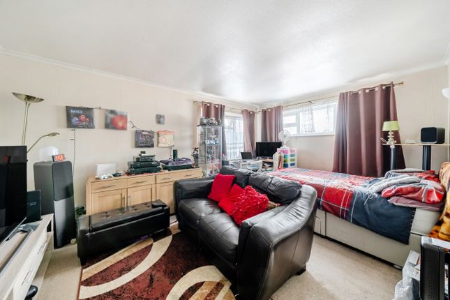 9, Chesswood Court, East Worthing photo 2
