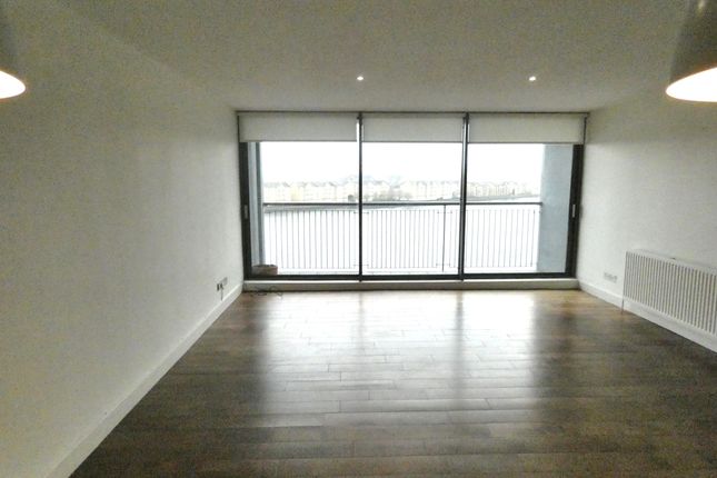 35 City Harbour, City Harbour, Selsdon Way, London photo 5