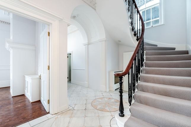 Flat to rent in Upper Phillimore Gardens, London