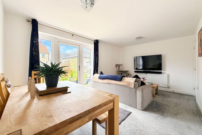 15 Parsons Grove, Faringdon photo 3