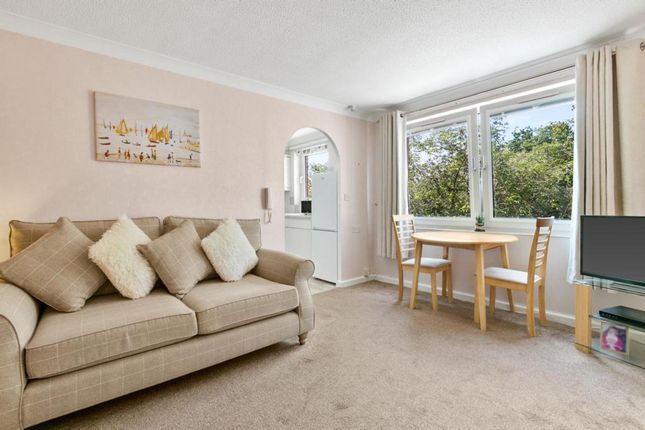 Flat Flat 25, Homeshaw House, 27 Broomhill Gardens, Glasgow photo 4