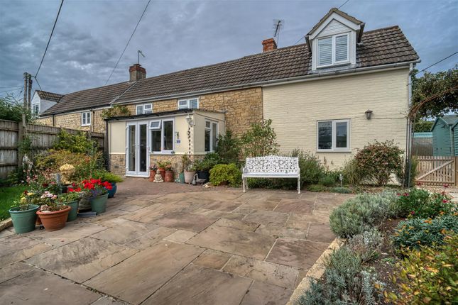 2-bed house on The Cottage, Stour Row, Shaftesbury, £450,000