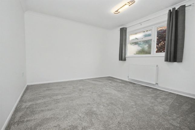 5 Blackthorn Place, Cedar Way, Guildford photo 4
