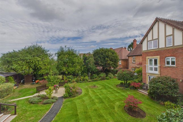 28 Santler Court, Worcester Road, Malvern photo 3