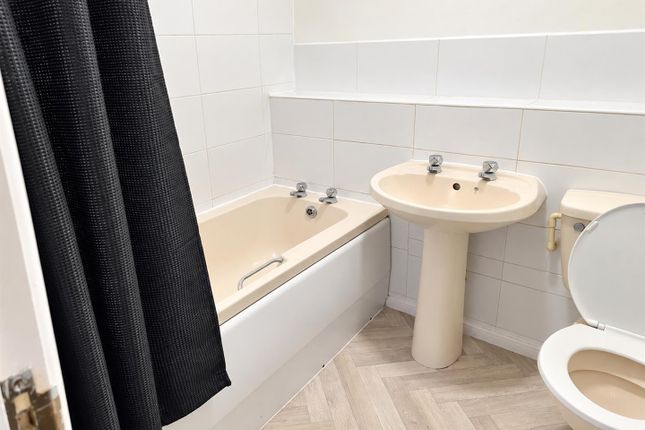 253, Woodruff Way, Walsall photo 4